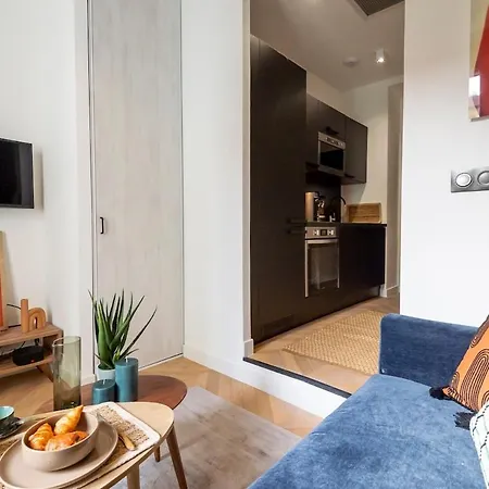 Superbe Plage/promenade Des 105 Nice